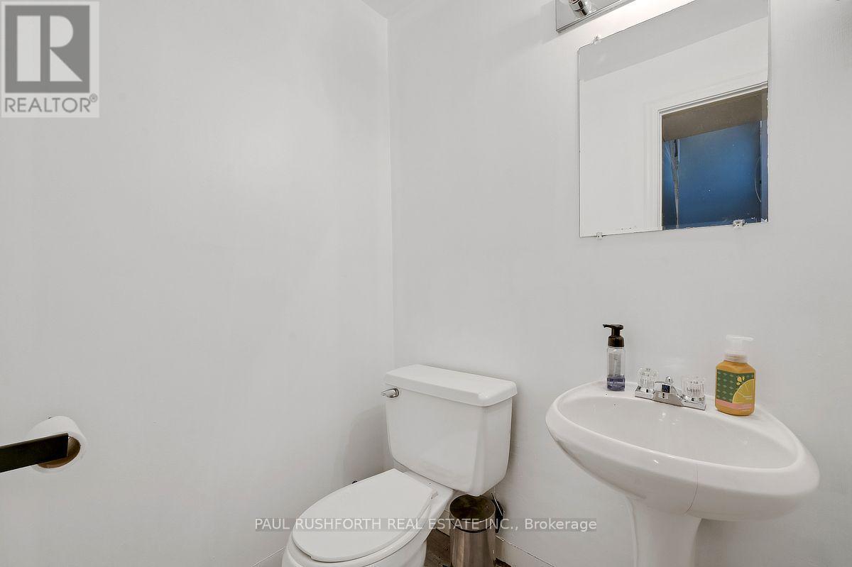 2pc Powder - D - 5 Sonnet Crescent, Ottawa, ON - Indoor Photo Showing Bathroom