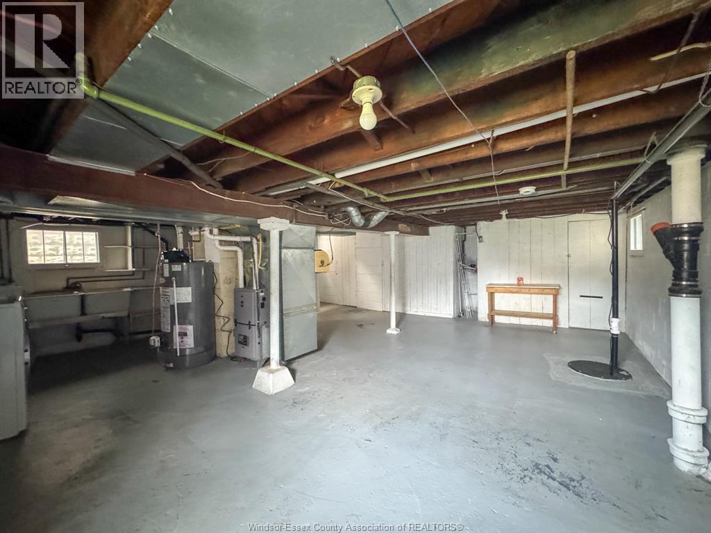 1111 Elsmere, Windsor, ON - Indoor Photo Showing Basement
