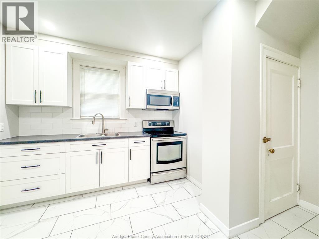 1111 Elsmere, Windsor, ON - Indoor Photo Showing Kitchen With Double Sink