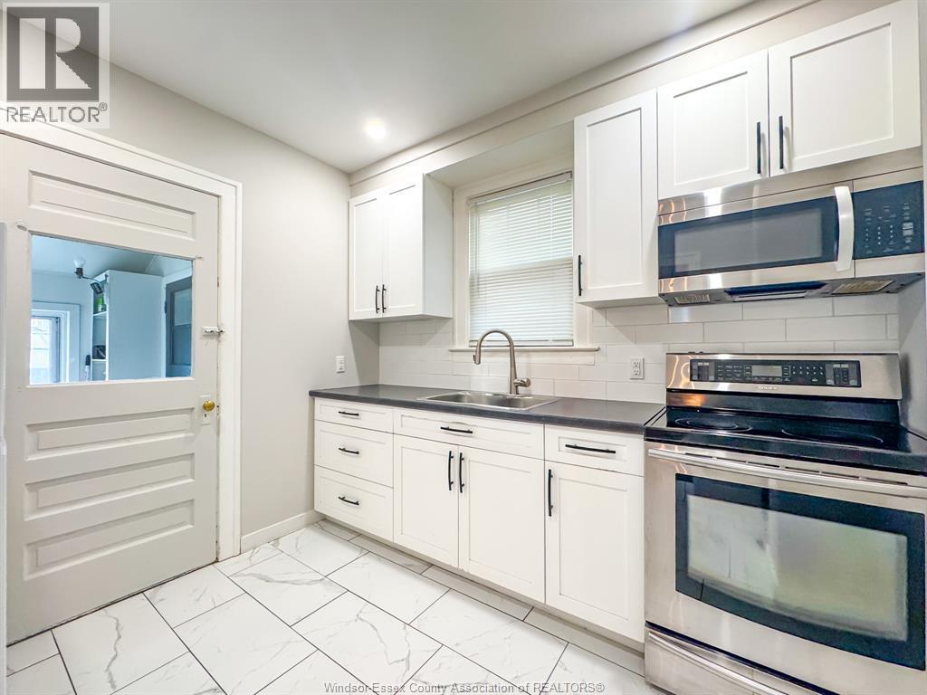 1111 Elsmere, Windsor, ON - Indoor Photo Showing Kitchen With Double Sink