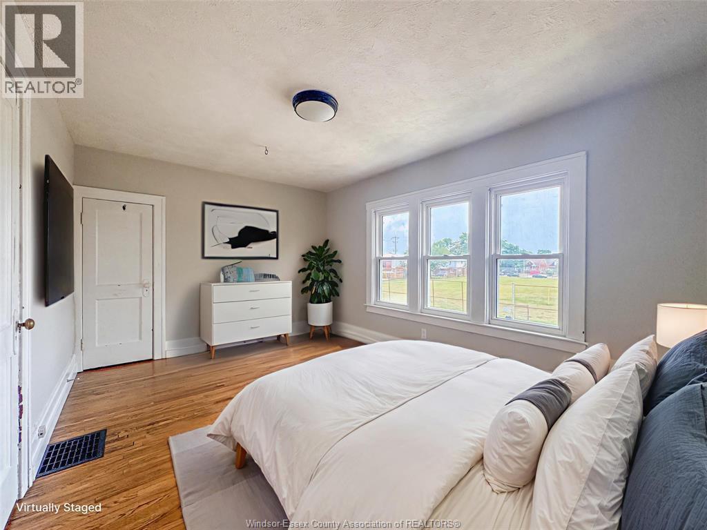 1111 Elsmere, Windsor, ON - Indoor Photo Showing Bedroom