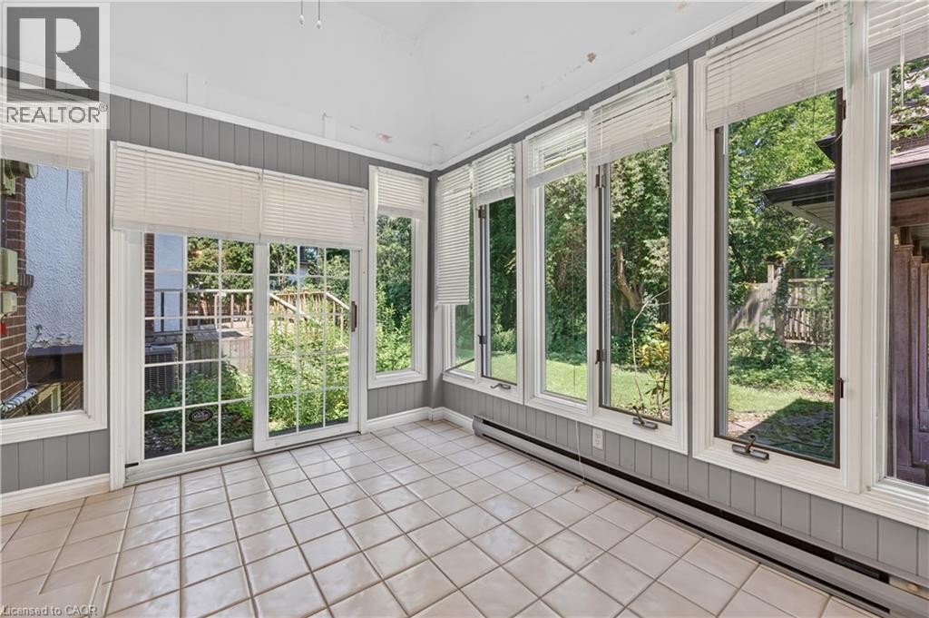 4 Forsyth Avenue N, Hamilton, ON - Indoor Photo Showing Other Room