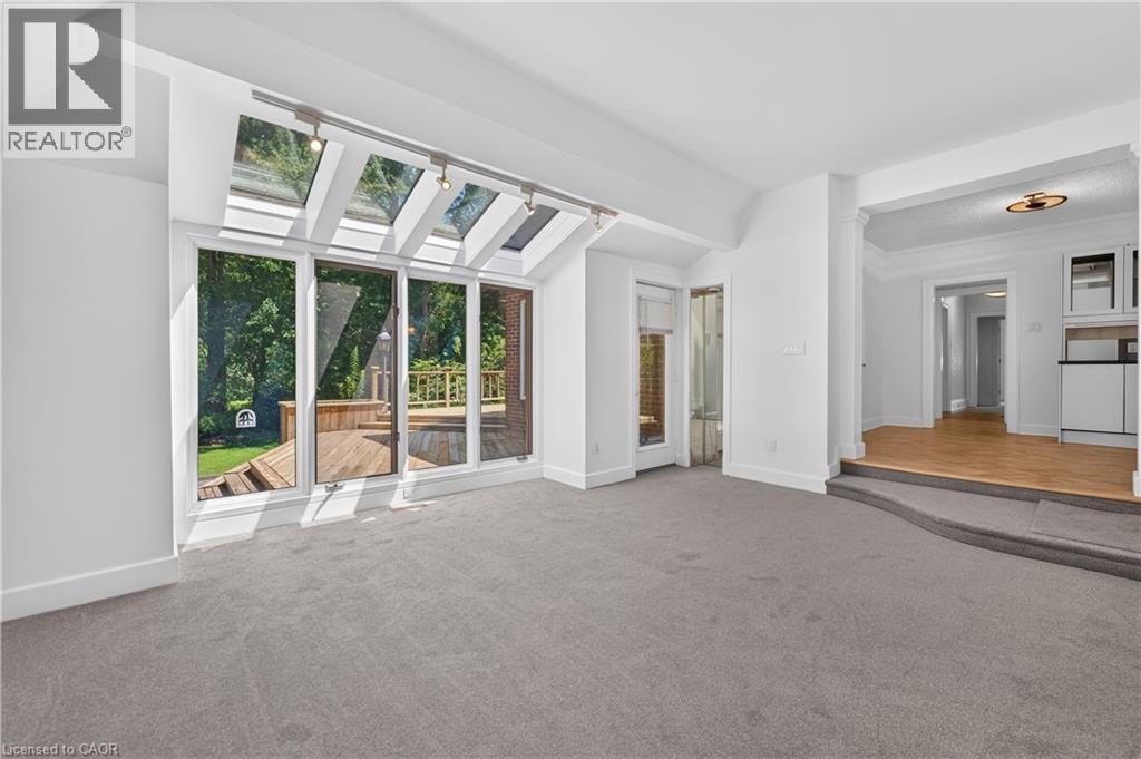 4 Forsyth Avenue N, Hamilton, ON - Indoor Photo Showing Other Room