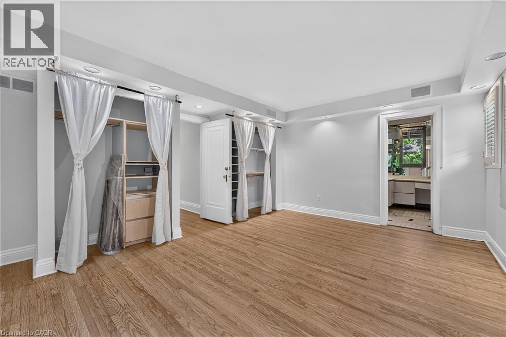4 Forsyth Avenue N, Hamilton, ON - Indoor