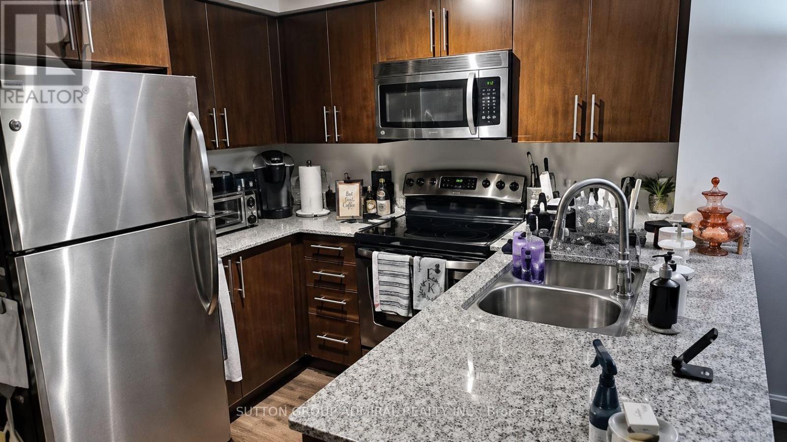 3210 - 2191 Yonge Street, Toronto, ON - Indoor Photo Showing Kitchen With Double Sink With Upgraded Kitchen