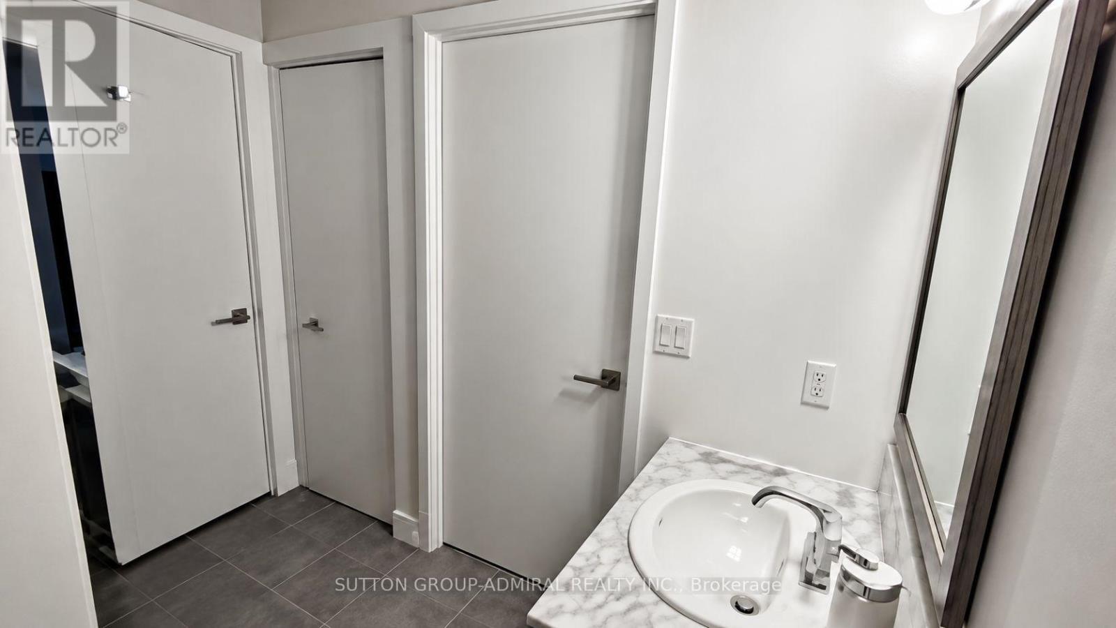 3210 - 2191 Yonge Street, Toronto, ON - Indoor Photo Showing Bathroom