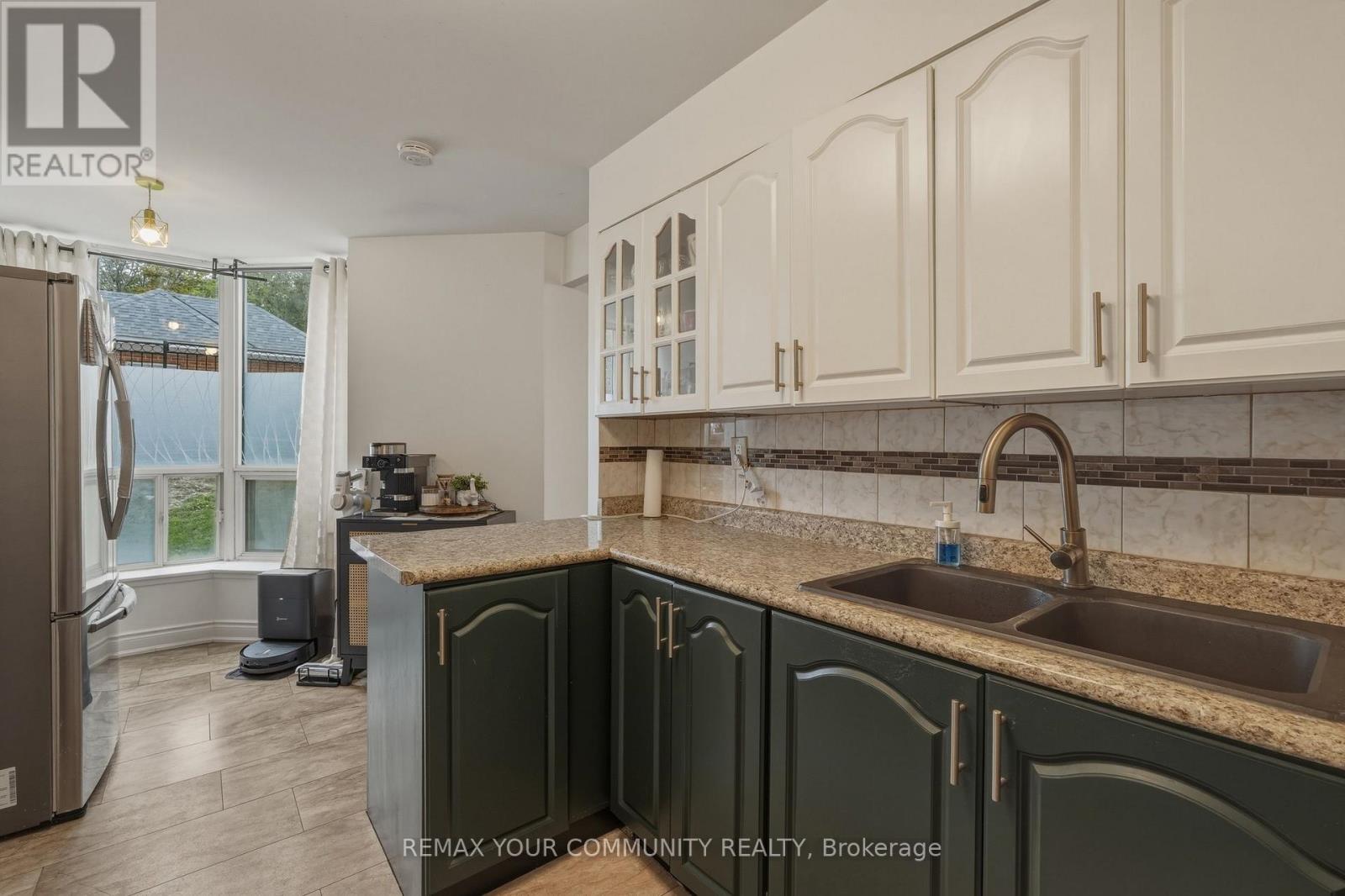103 - 410 Mclevin Avenue, Toronto, ON - Indoor Photo Showing Kitchen With Double Sink