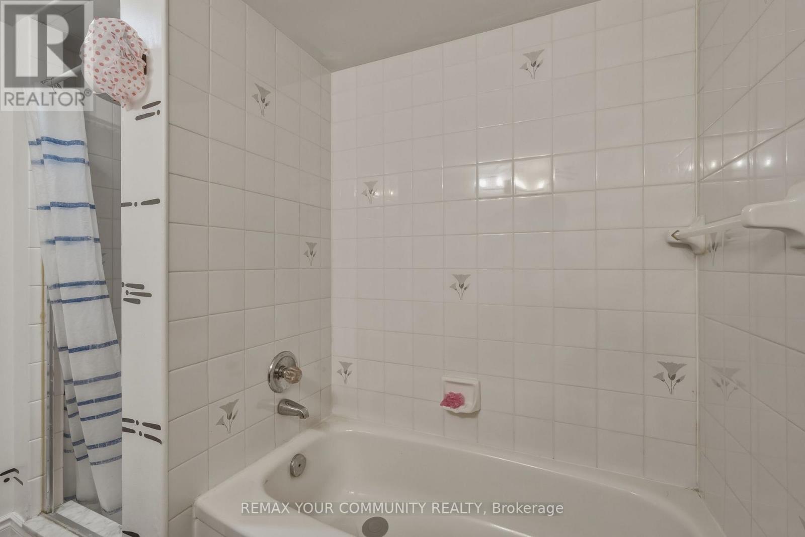 103 - 410 Mclevin Avenue, Toronto, ON - Indoor Photo Showing Bathroom