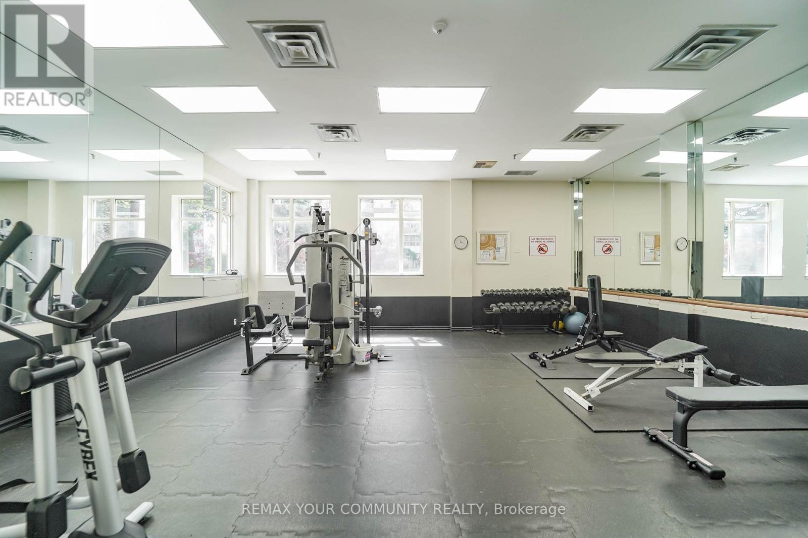 Gym - 103 - 410 Mclevin Avenue, Toronto, ON - Indoor Photo Showing Gym Room