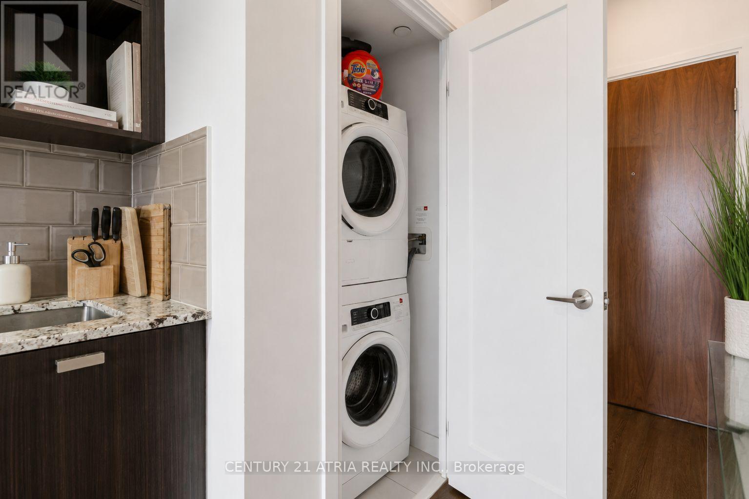 2919 - 275 Village Green Square, Toronto, ON - Indoor Photo Showing Laundry Room