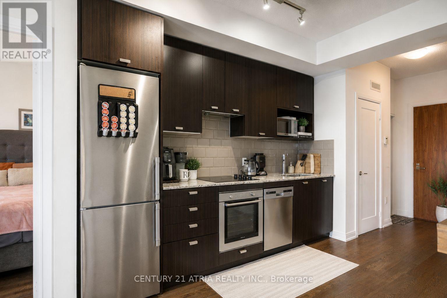 2919 - 275 Village Green Square, Toronto, ON - Indoor Photo Showing Kitchen