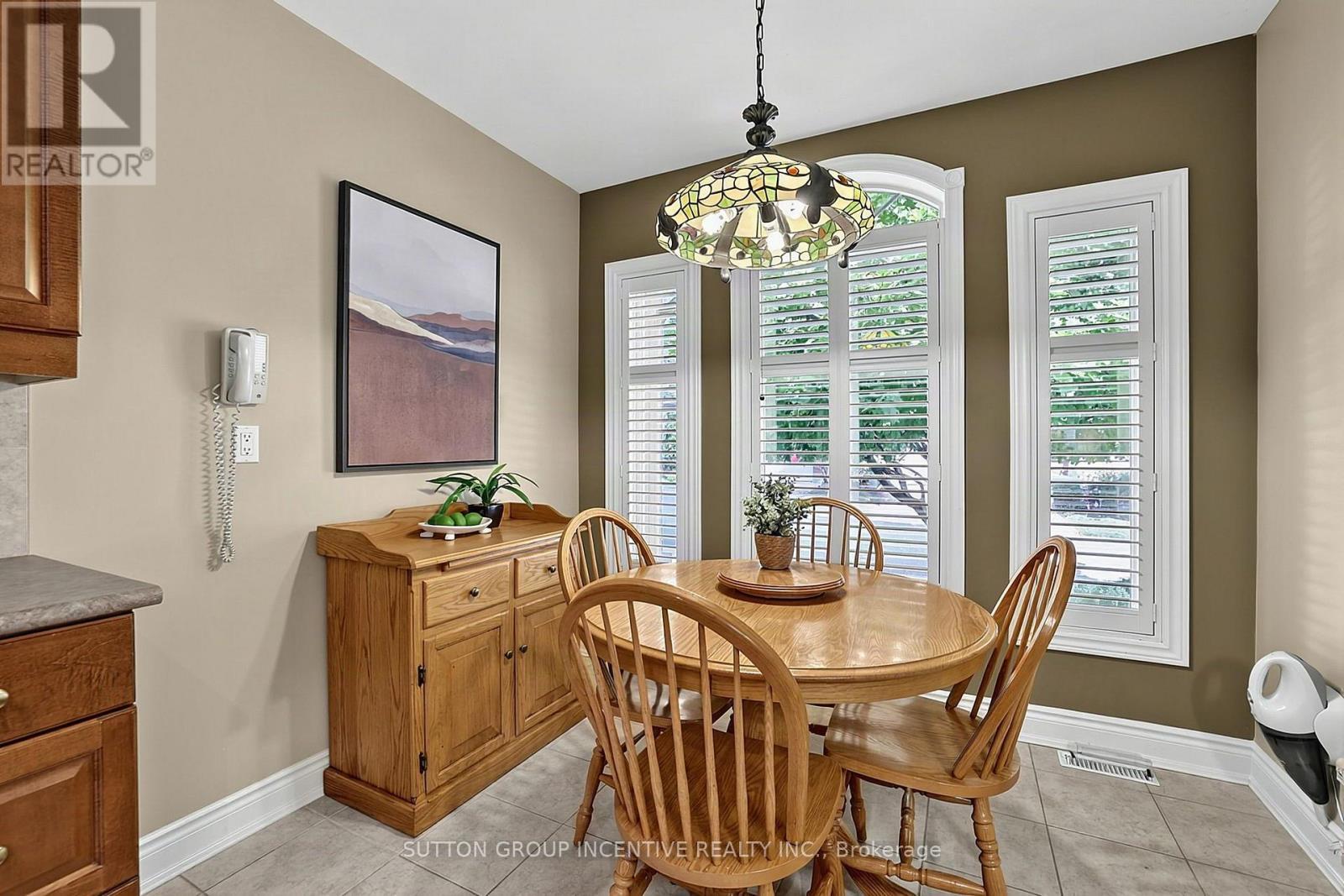 13 Renaissance Point, New Tecumseth, ON - Indoor Photo Showing Dining Room