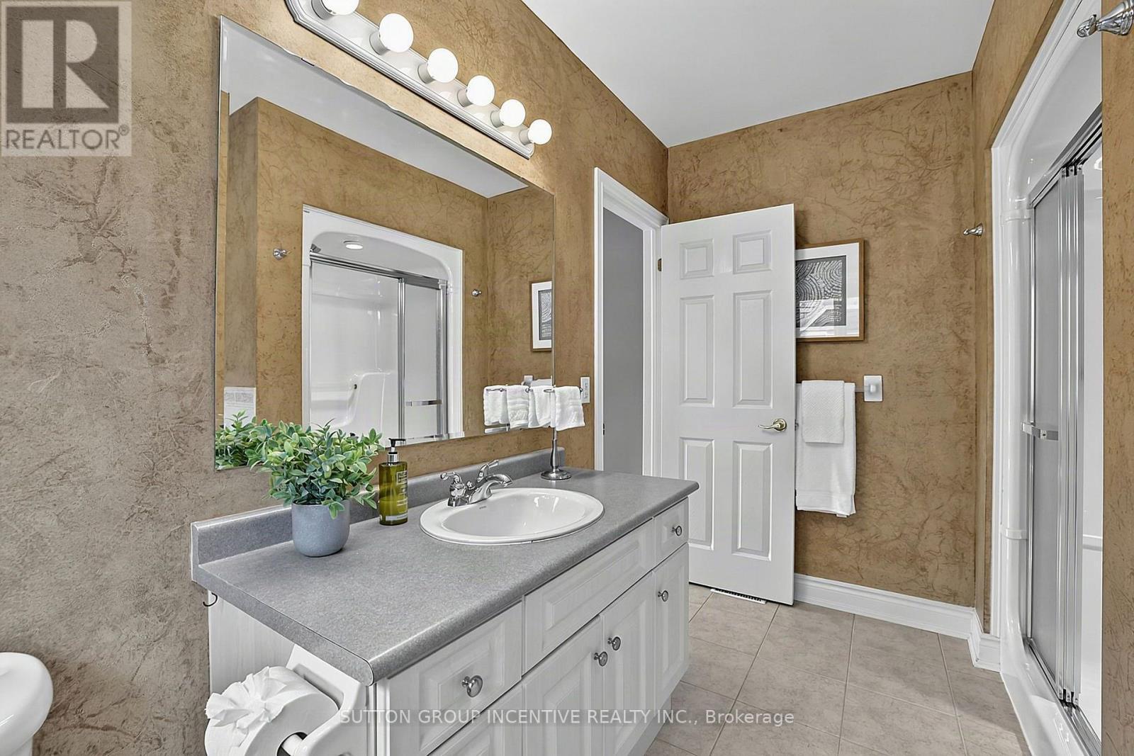 Primary Ensuite - 13 Renaissance Point, New Tecumseth, ON - Indoor Photo Showing Bathroom