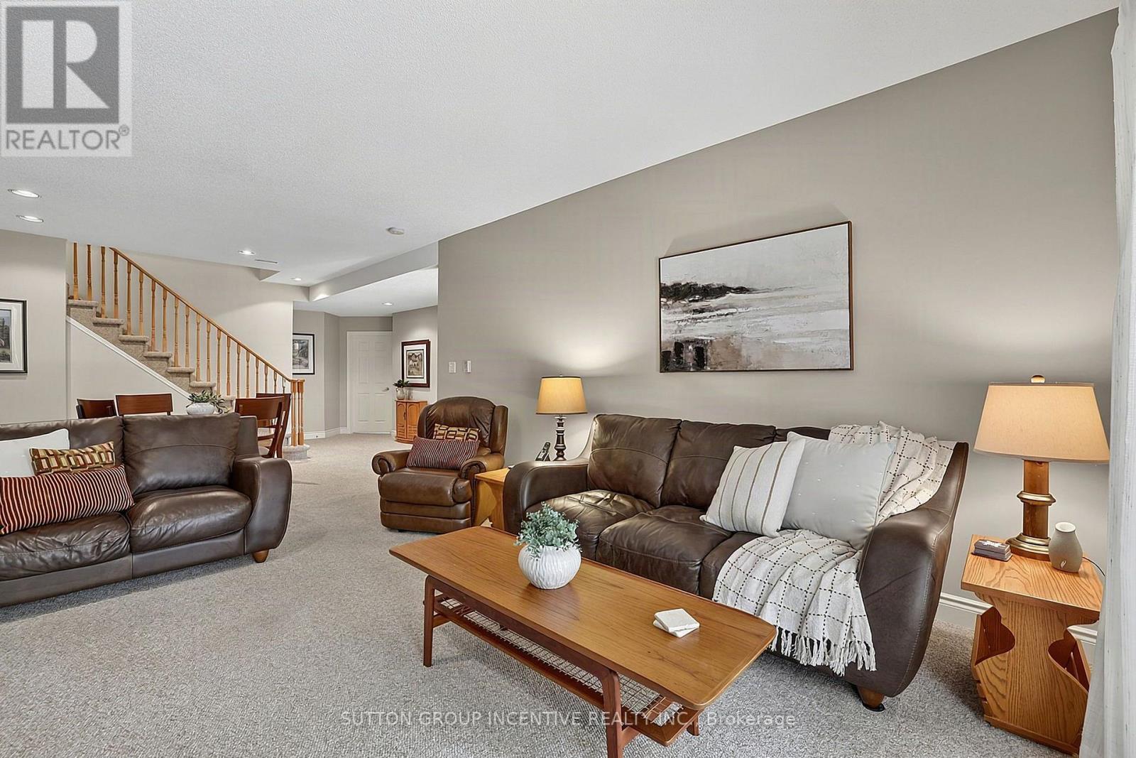 13 Renaissance Point, New Tecumseth, ON - Indoor Photo Showing Living Room