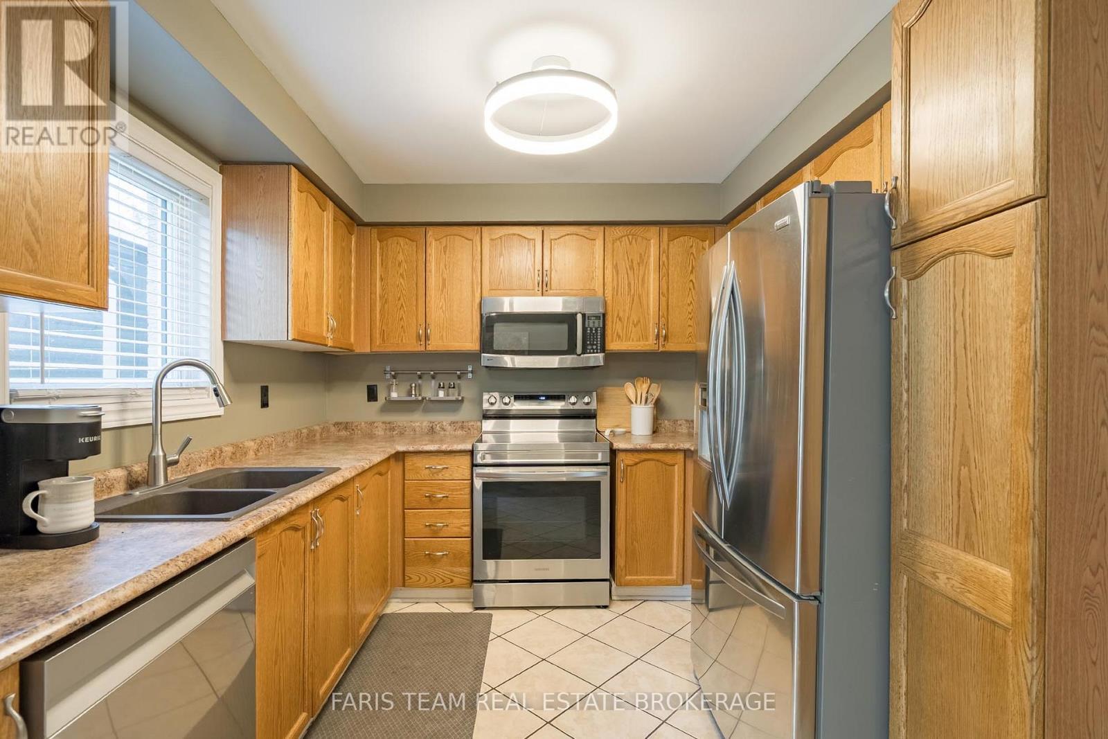 4 Bluegrass Drive, Barrie, ON - Indoor Photo Showing Kitchen With Double Sink