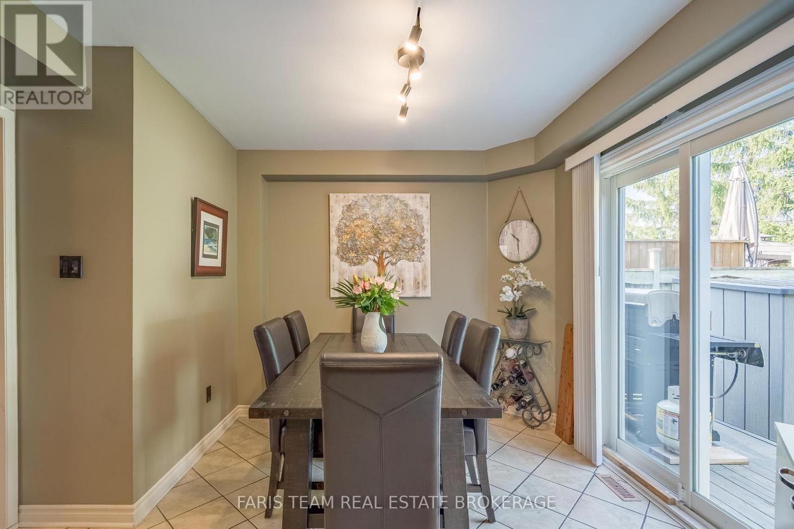 4 Bluegrass Drive, Barrie, ON - Indoor Photo Showing Dining Room