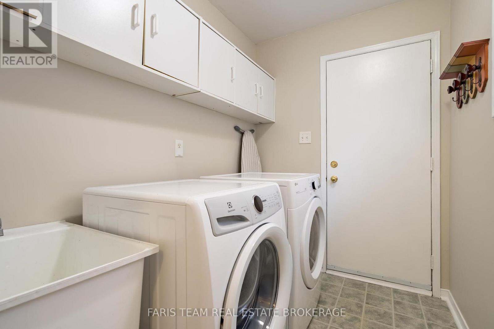 4 Bluegrass Drive, Barrie, ON - Indoor Photo Showing Laundry Room