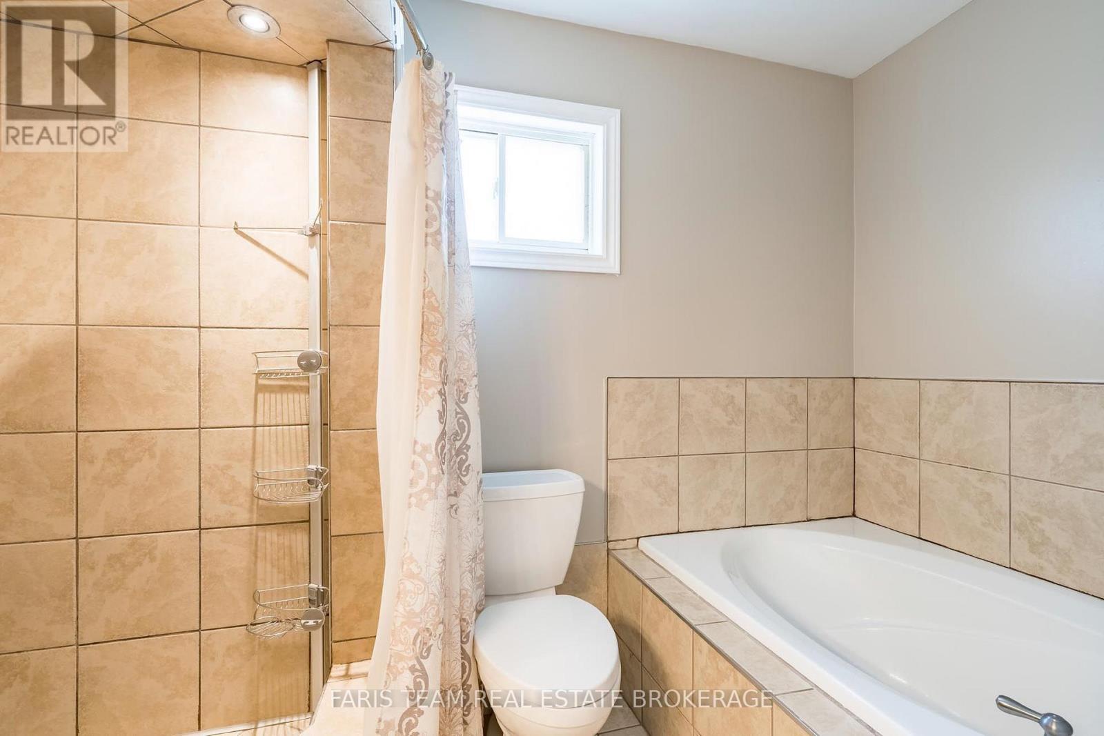 4 Bluegrass Drive, Barrie, ON - Indoor Photo Showing Bathroom