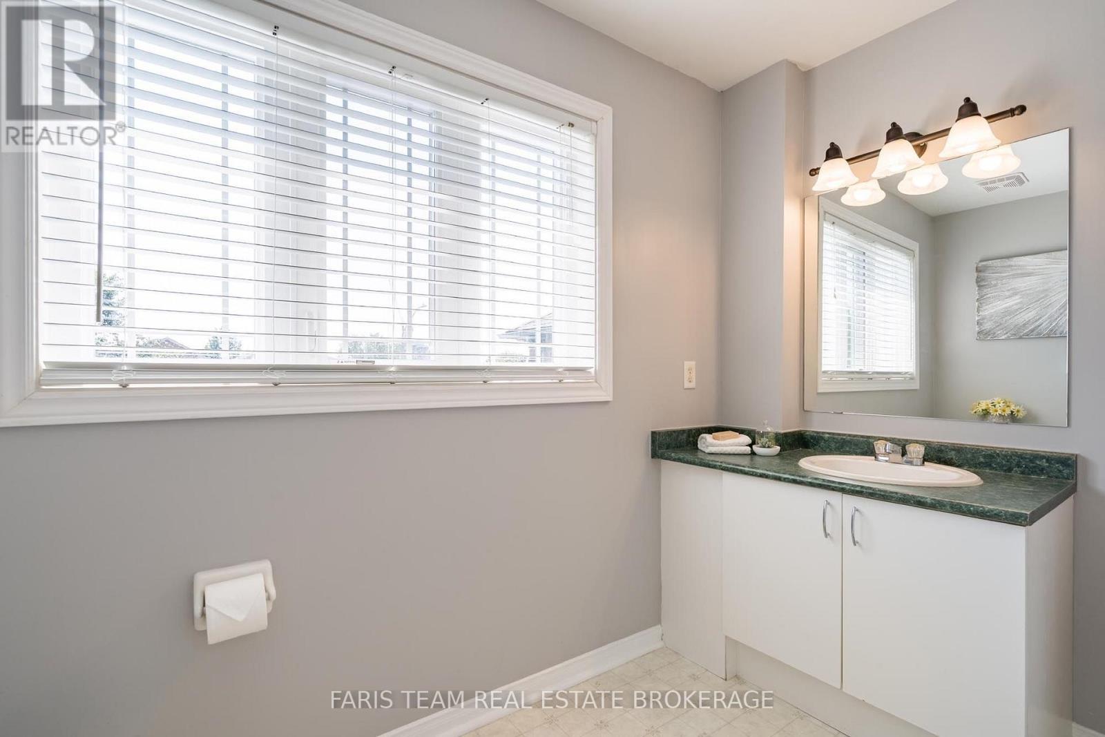 4 Bluegrass Drive, Barrie, ON - Indoor Photo Showing Bathroom