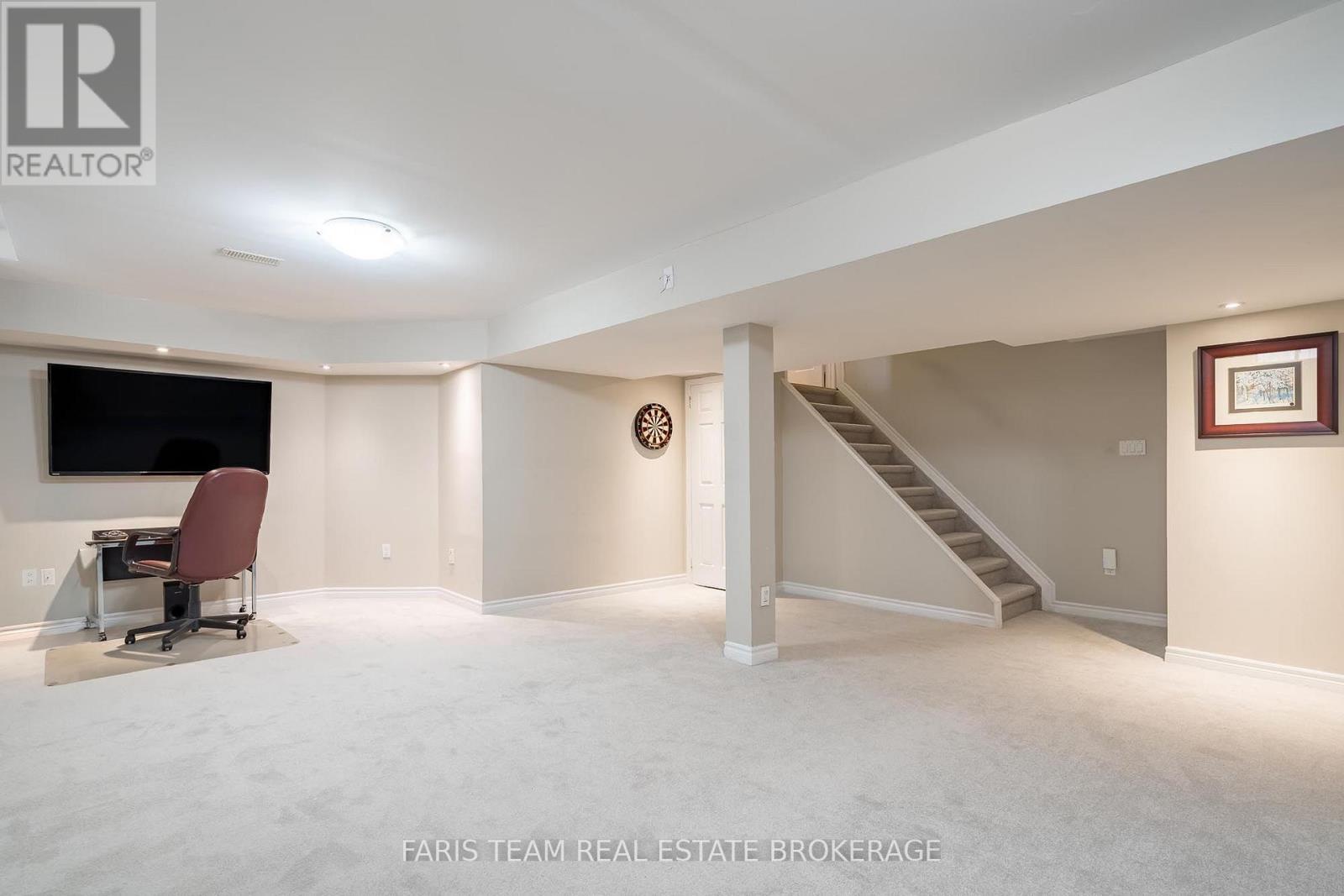 4 Bluegrass Drive, Barrie, ON - Indoor