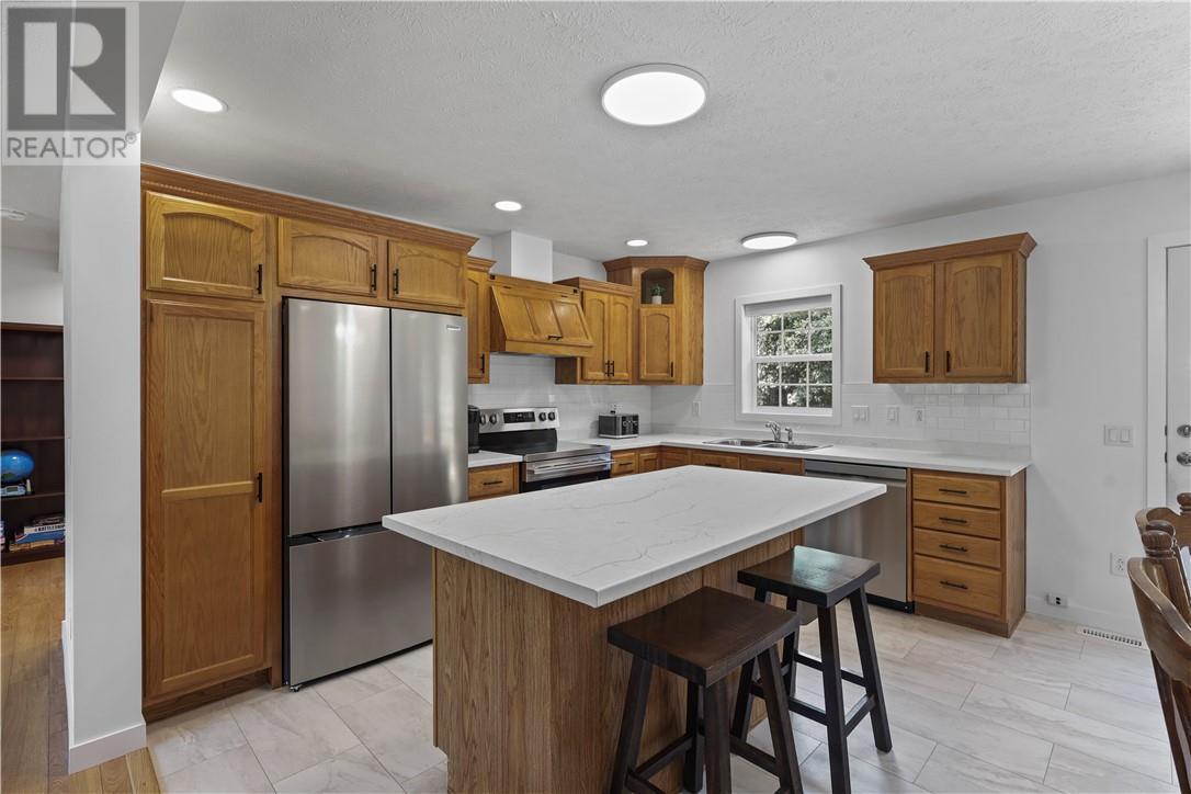 124 Yocom Drive, Espanola, ON - Indoor Photo Showing Kitchen