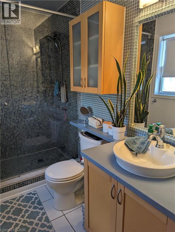 36 Bugdale Drive, Cambridge, ON - Indoor Photo Showing Bathroom