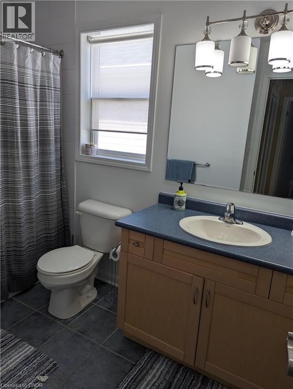 36 Bugdale Drive, Cambridge, ON - Indoor Photo Showing Bathroom