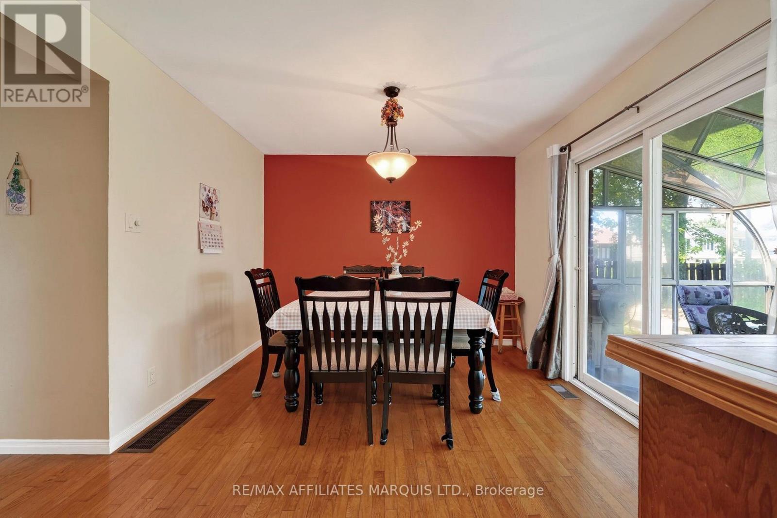 672 Champlain Drive, Cornwall, ON - Indoor Photo Showing Dining Room