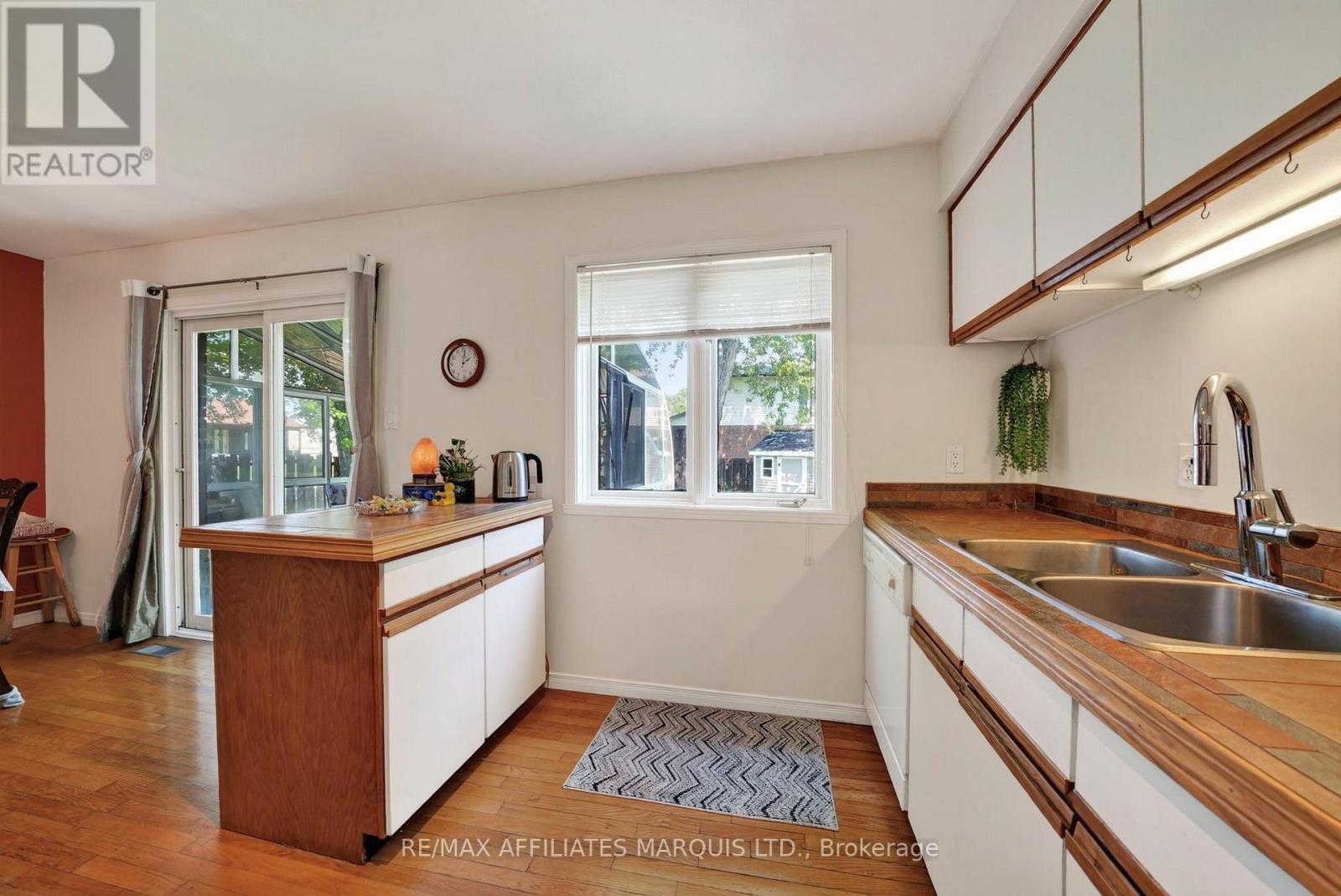 672 Champlain Drive, Cornwall, ON - Indoor Photo Showing Kitchen With Double Sink