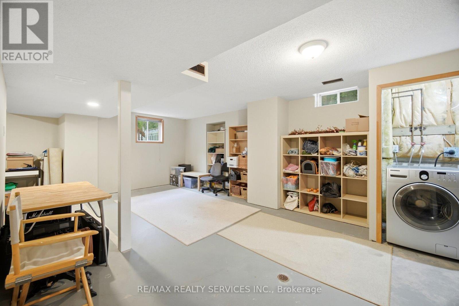 38 Furrows End, Brampton, ON - Indoor Photo Showing Laundry Room
