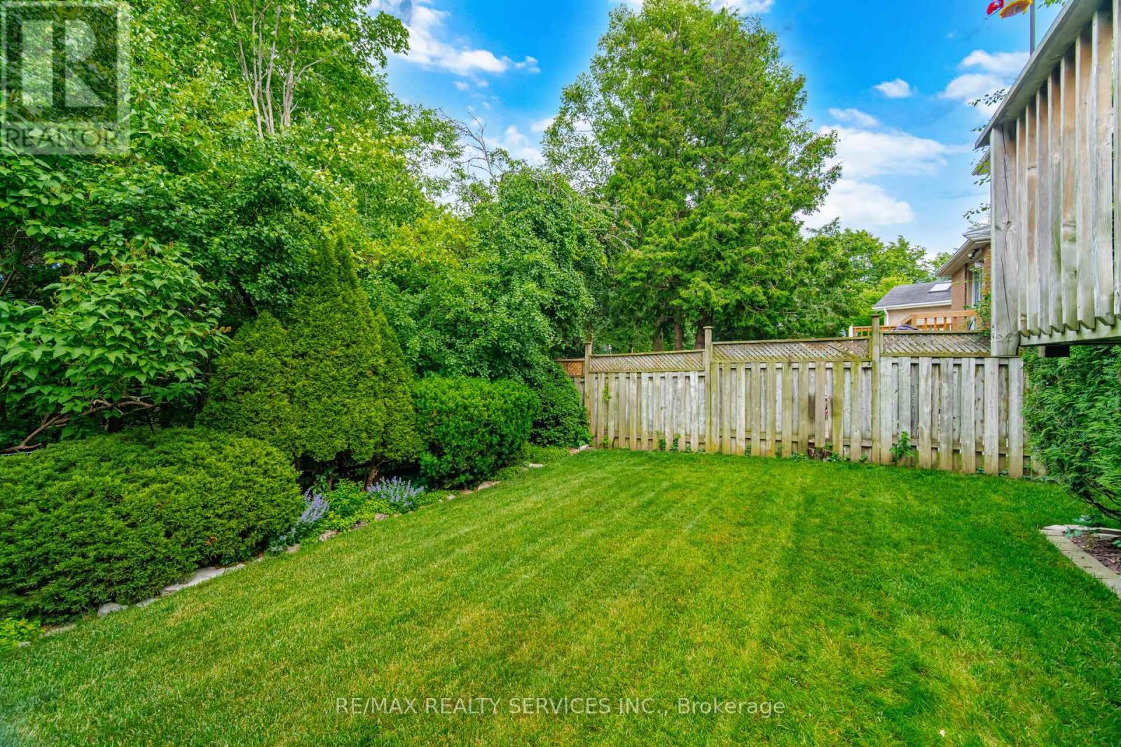 38 Furrows End, Brampton, ON - Outdoor