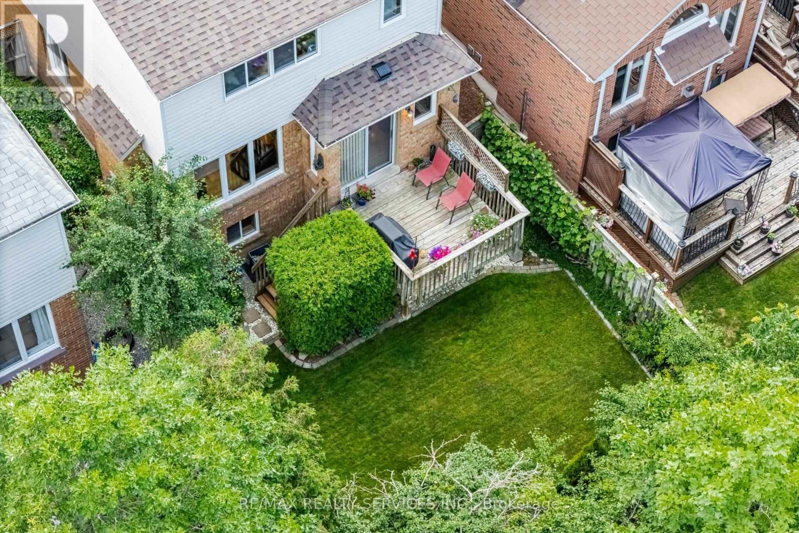 38 Furrows End, Brampton, ON - Outdoor