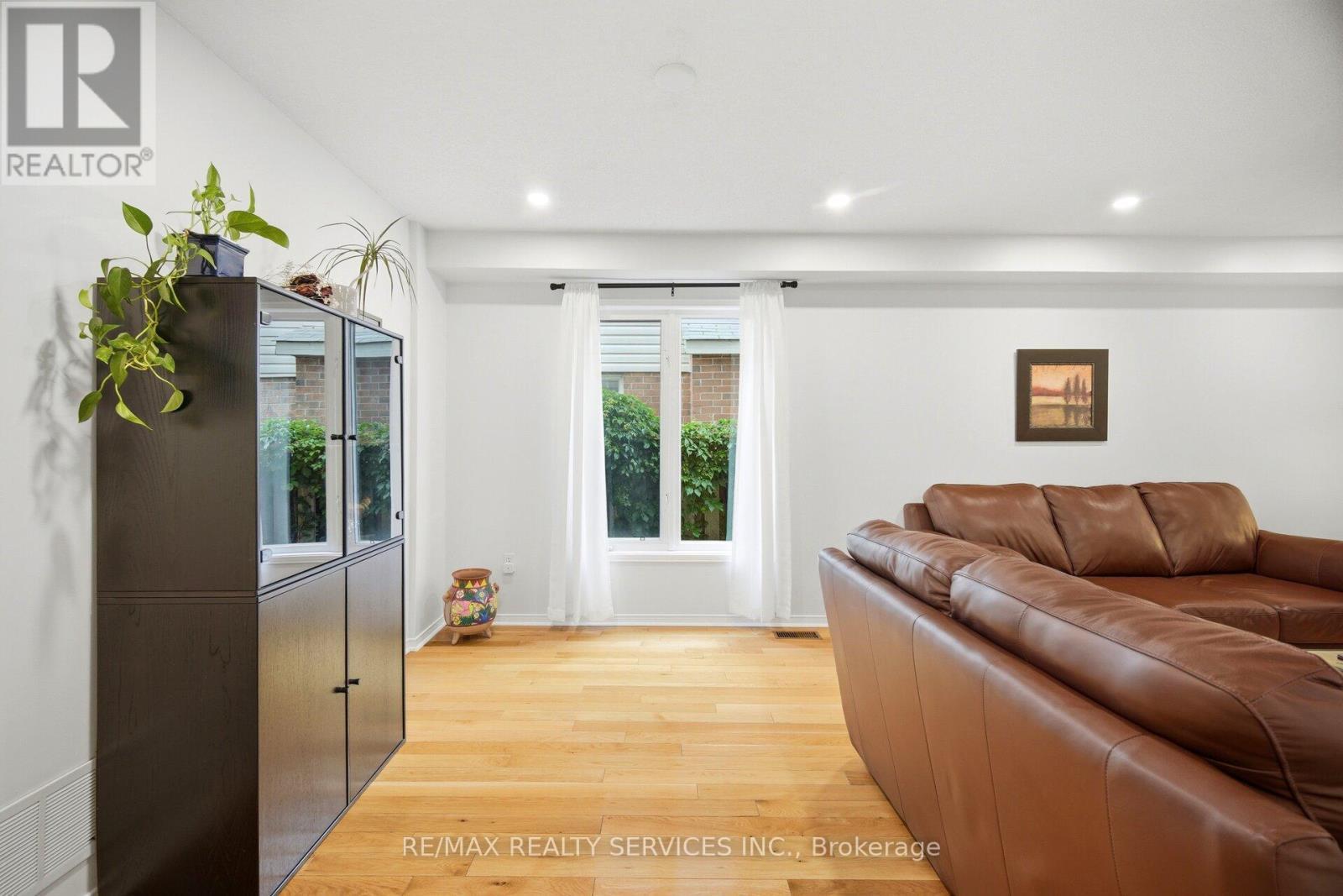 38 Furrows End, Brampton, ON - Indoor