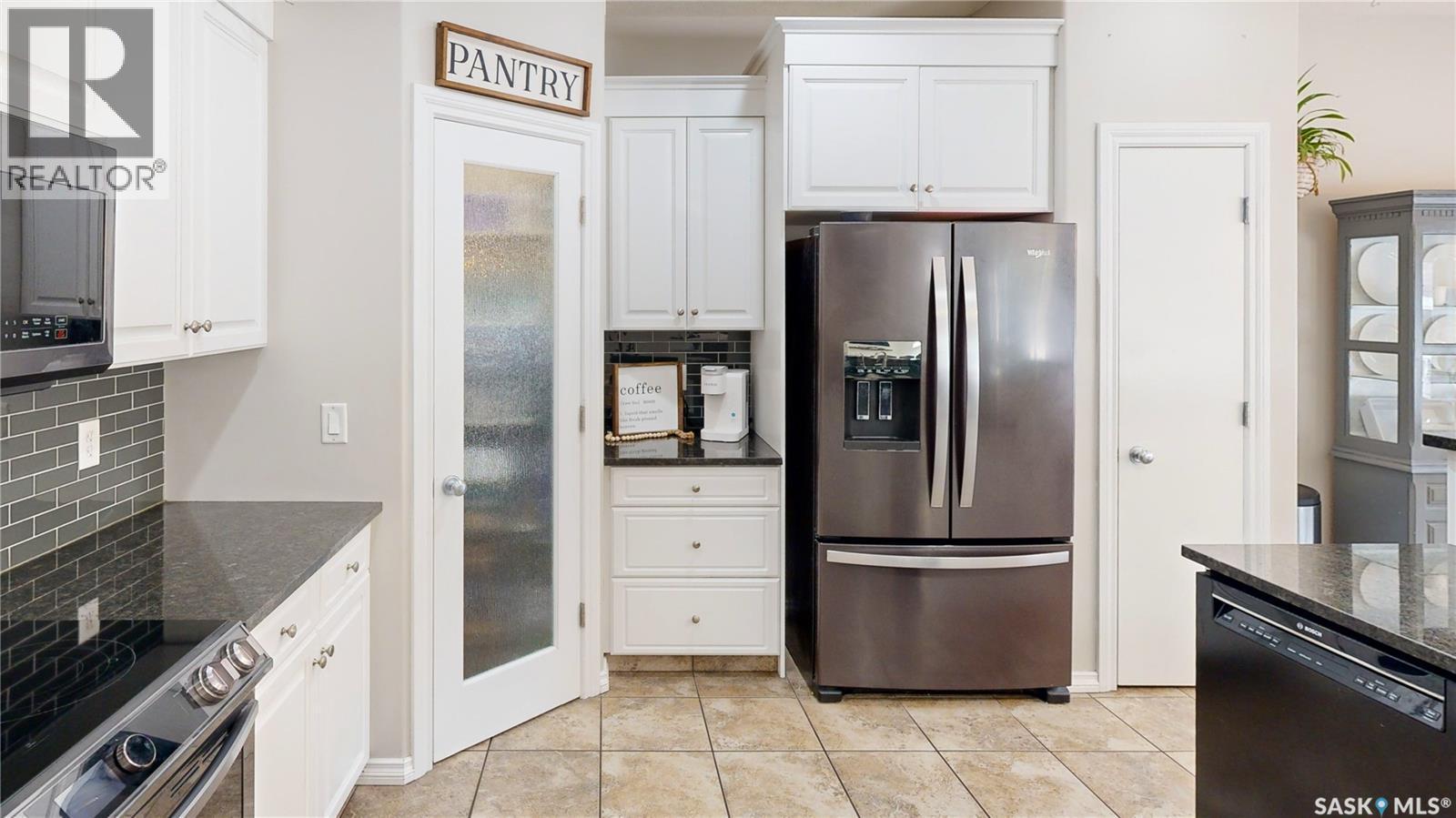 2806 Sunninghill Crescent, Regina, SK - Indoor Photo Showing Kitchen