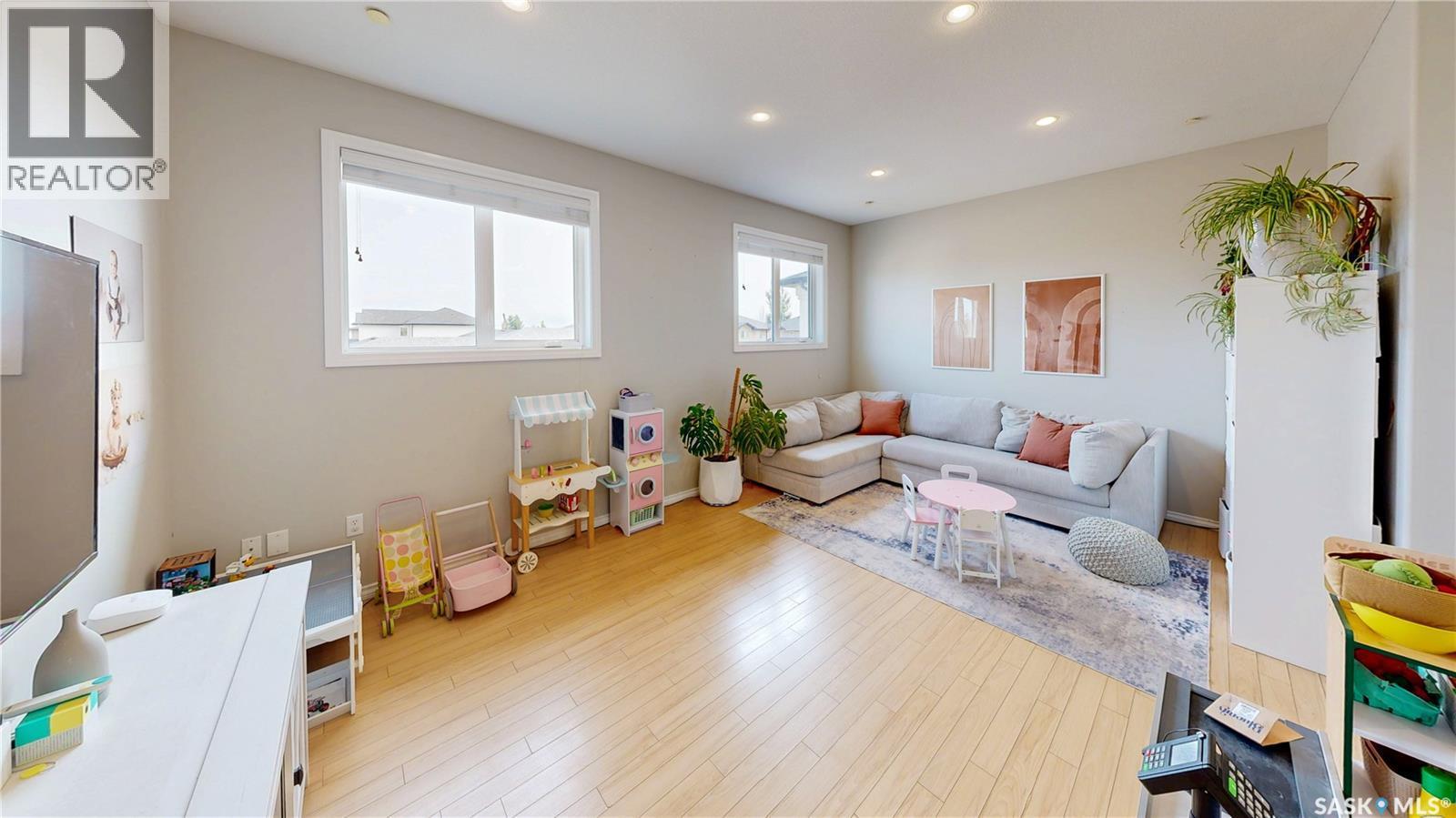 2806 Sunninghill Crescent, Regina, SK - Indoor Photo Showing Living Room