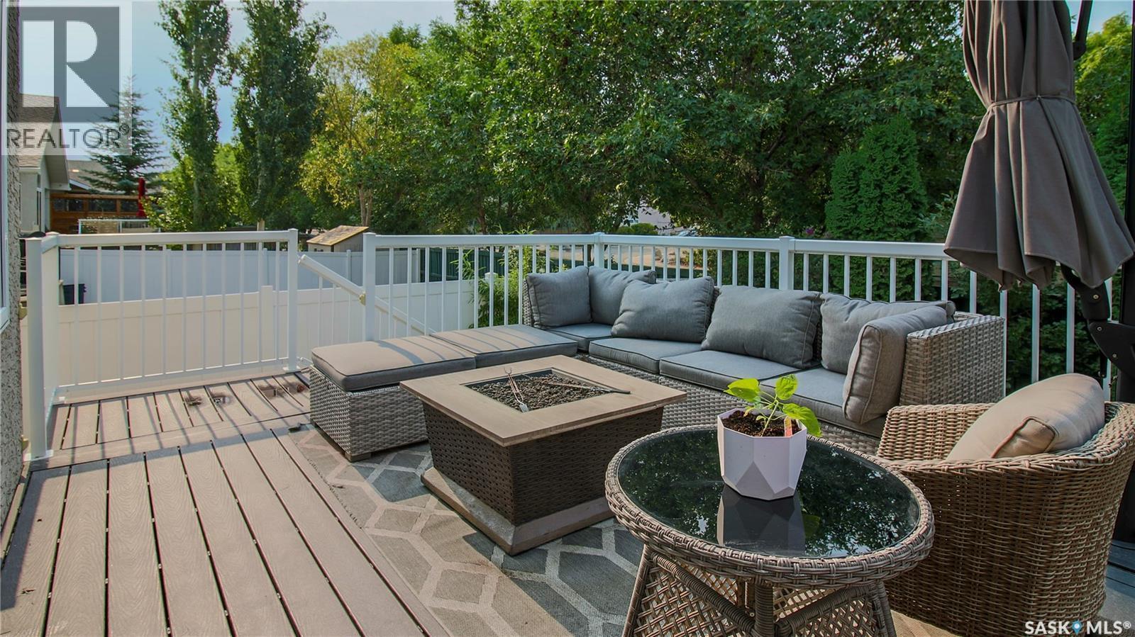 2806 Sunninghill Crescent, Regina, SK - Outdoor With Deck Patio Veranda With Exterior