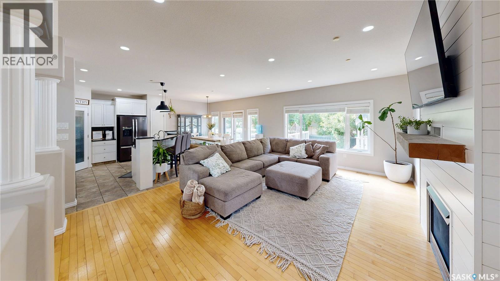 2806 Sunninghill Crescent, Regina, SK - Indoor Photo Showing Living Room