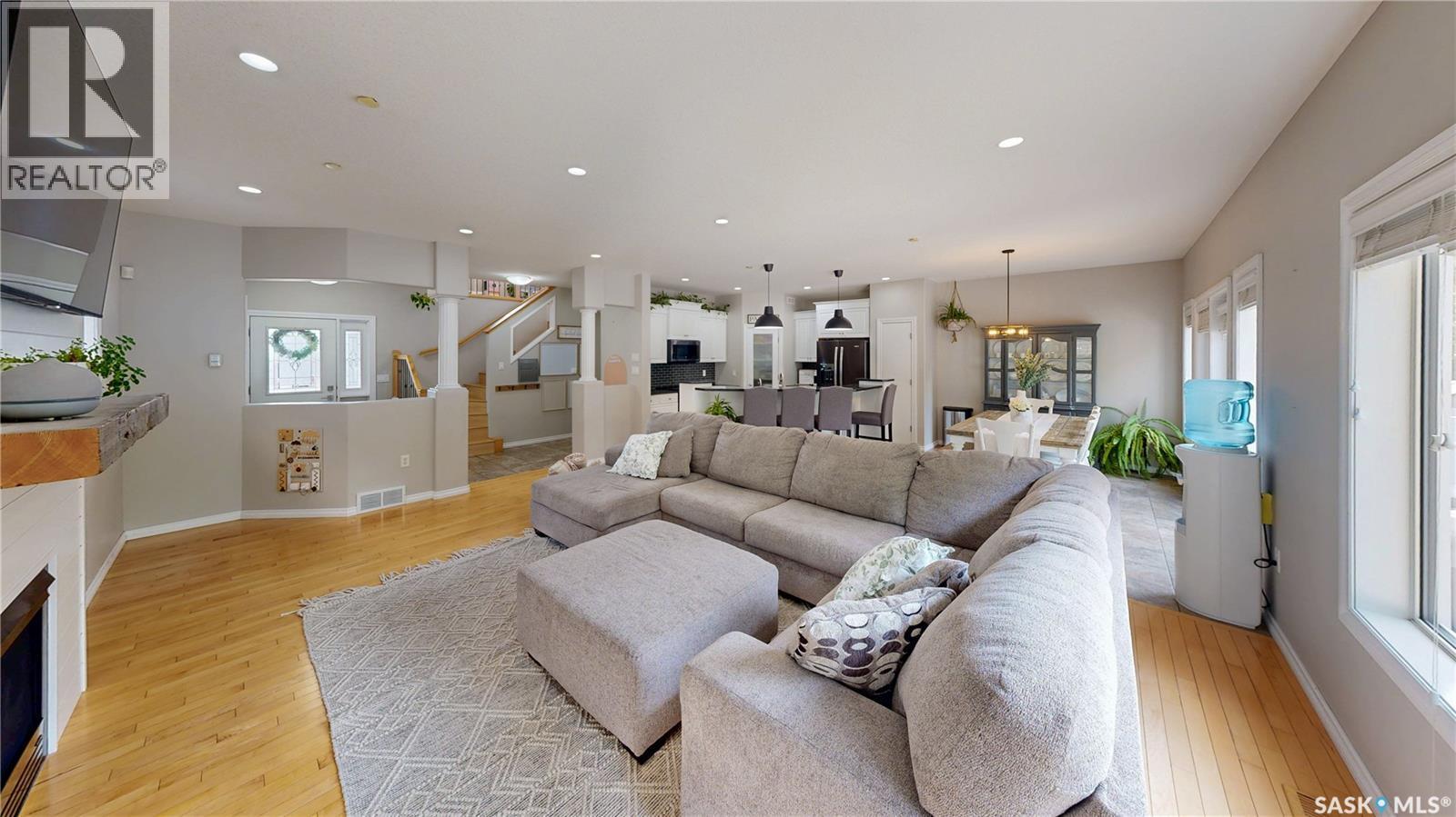 2806 Sunninghill Crescent, Regina, SK - Indoor Photo Showing Living Room