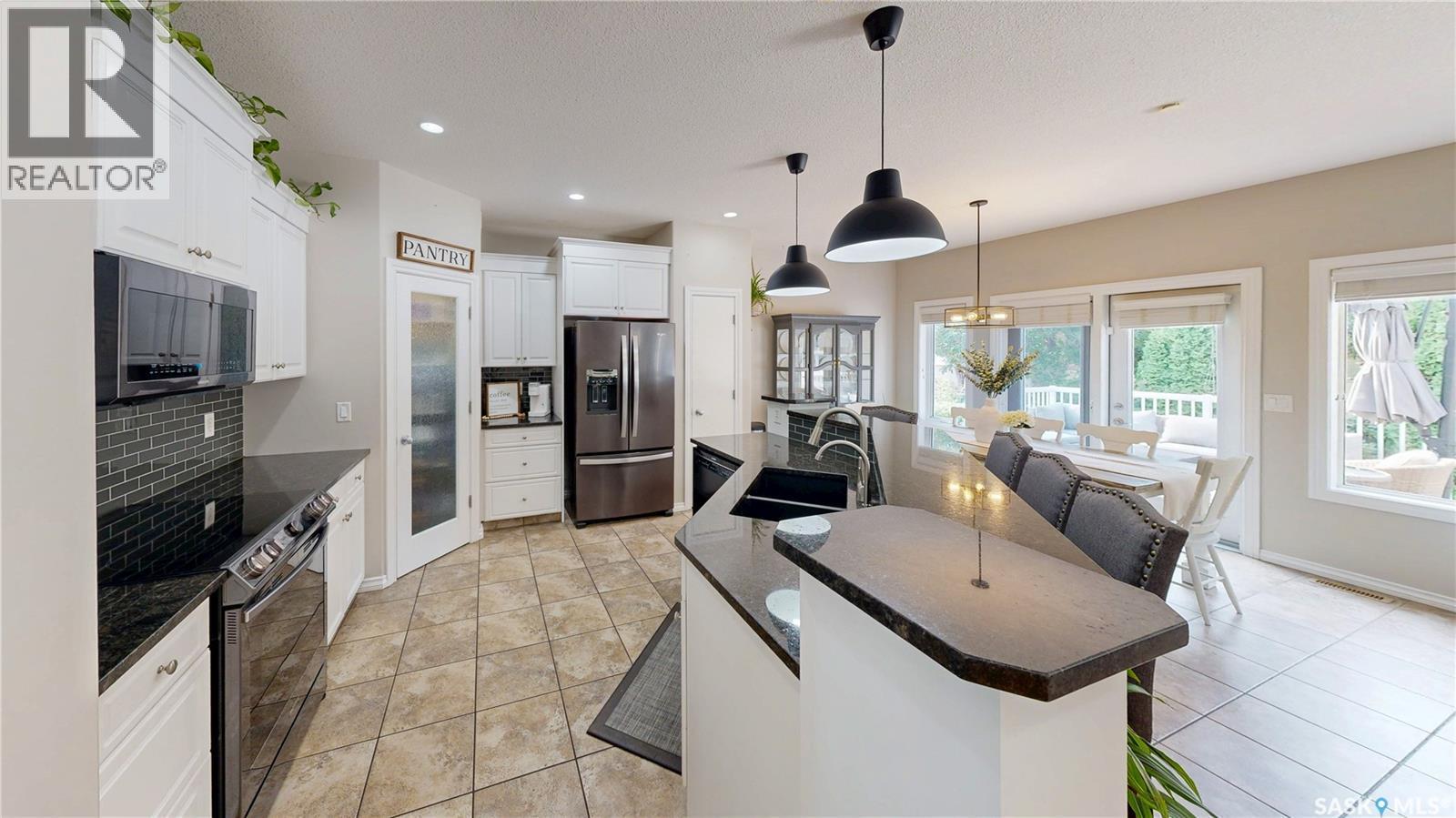 2806 Sunninghill Crescent, Regina, SK - Indoor Photo Showing Kitchen With Upgraded Kitchen