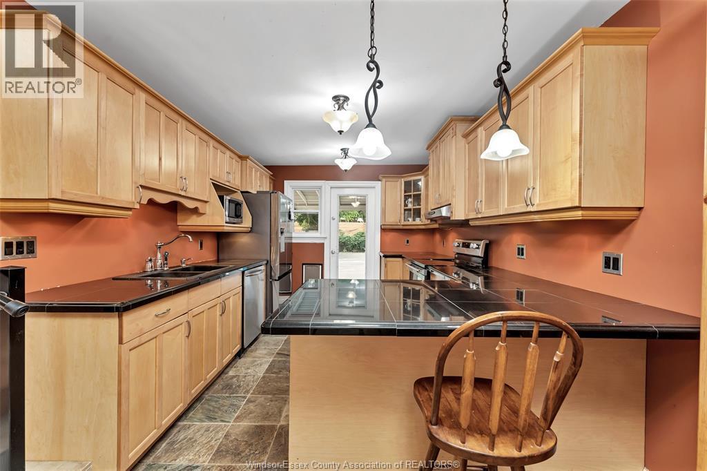1797 Everts, Windsor, ON - Indoor Photo Showing Kitchen