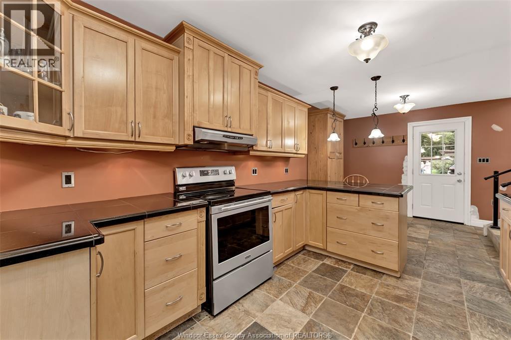1797 Everts, Windsor, ON - Indoor Photo Showing Kitchen