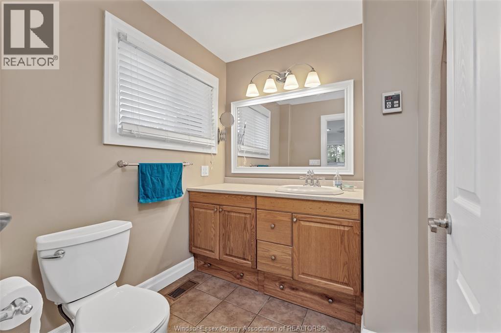 1797 Everts, Windsor, ON - Indoor Photo Showing Bathroom