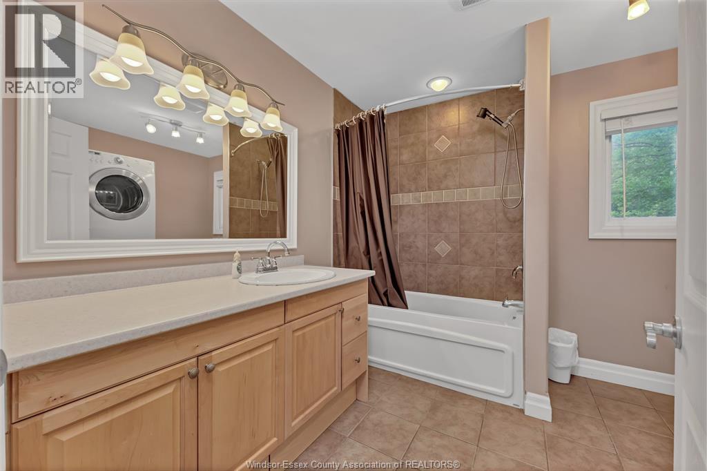 1797 Everts, Windsor, ON - Indoor Photo Showing Bathroom