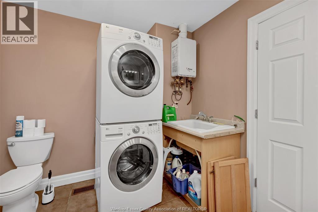 1797 Everts, Windsor, ON - Indoor Photo Showing Laundry Room