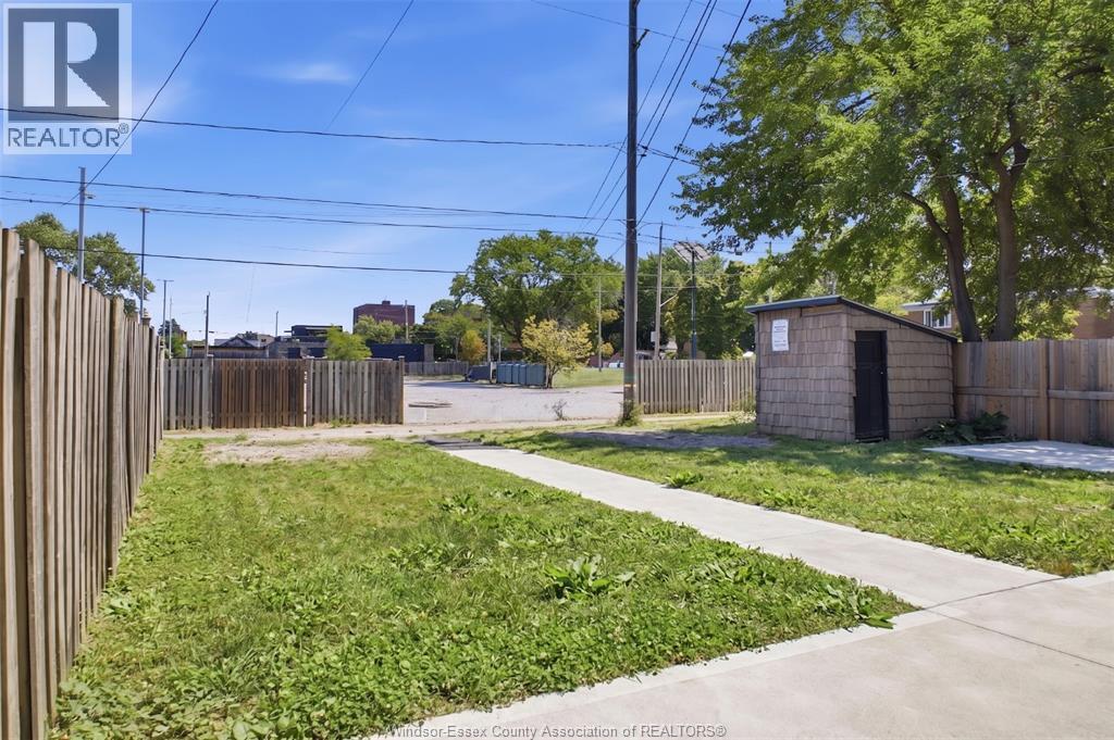 372 Lincoln Road Unit# 2, Windsor, ON - Outdoor