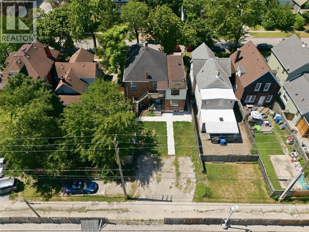 372 Lincoln Road Unit# 2, Windsor, ON - Outdoor
