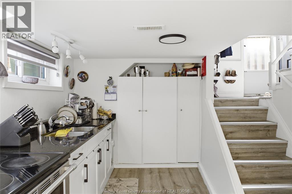 372 Lincoln Road Unit# 2, Windsor, ON - Indoor Photo Showing Kitchen