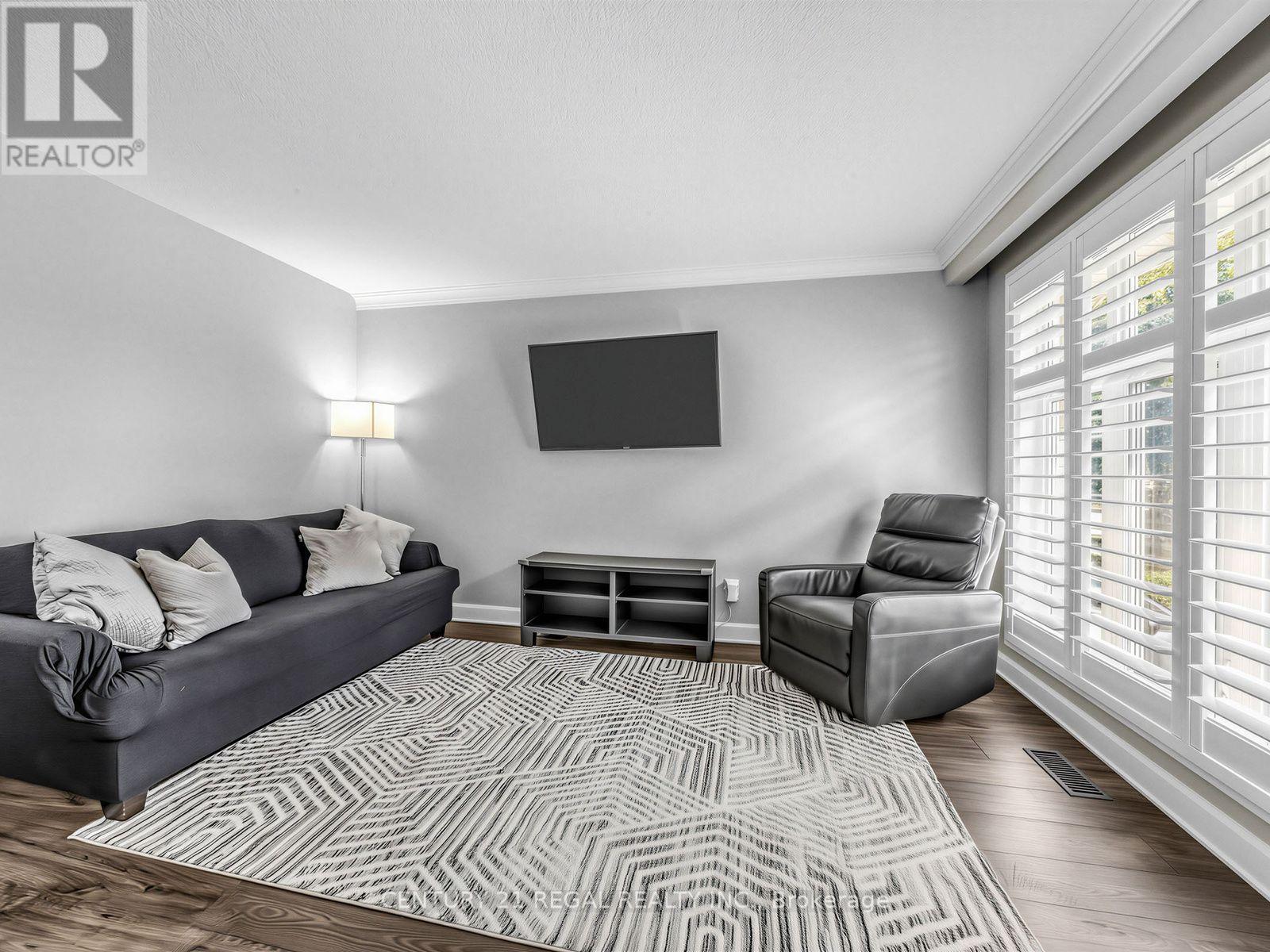 281 Thistle Down Boulevard, Toronto, ON - Indoor Photo Showing Living Room