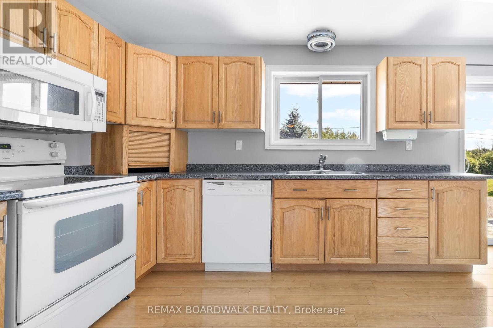 189 Arnold Drive, Perth, ON - Indoor Photo Showing Kitchen With Double Sink