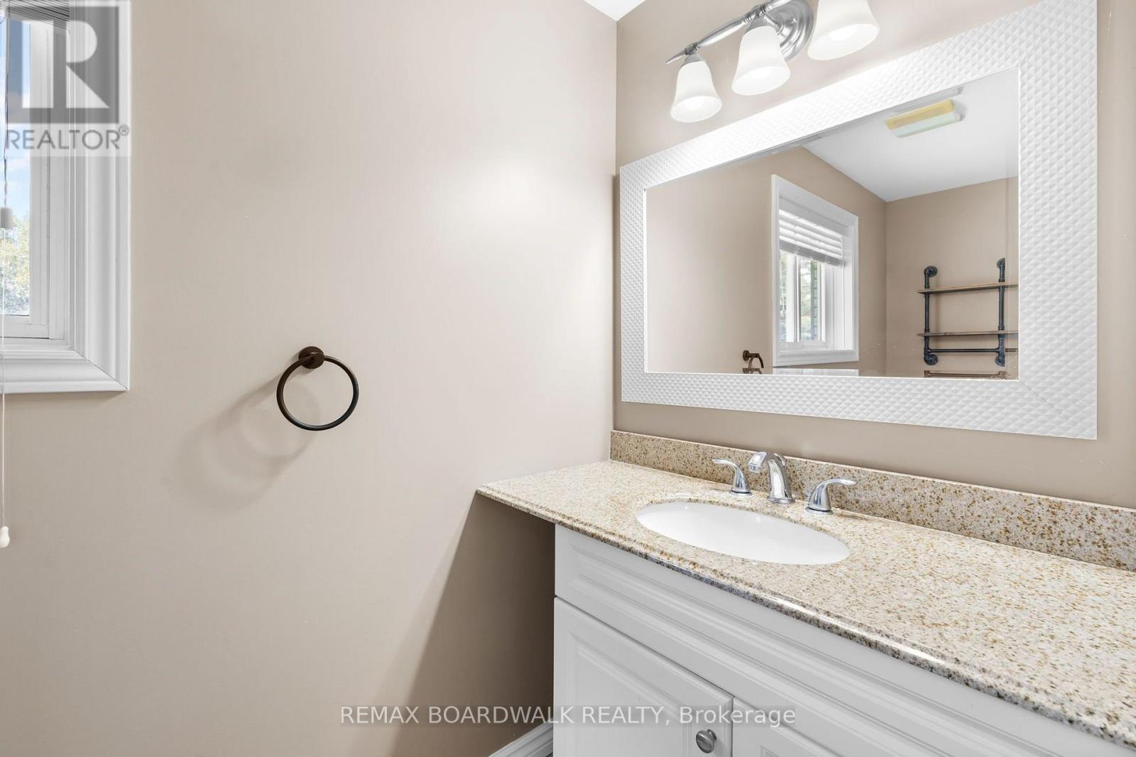 189 Arnold Drive, Perth, ON - Indoor Photo Showing Bathroom